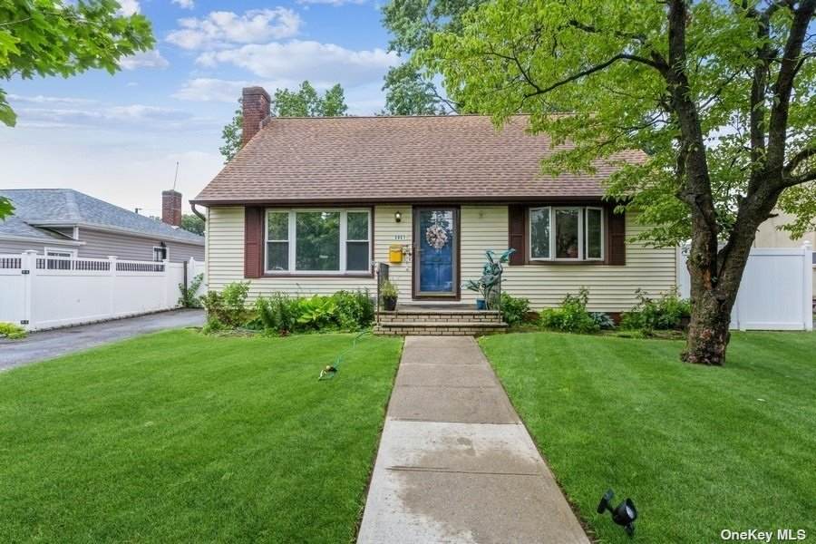 2057 Baylis Avenue - Photo 1