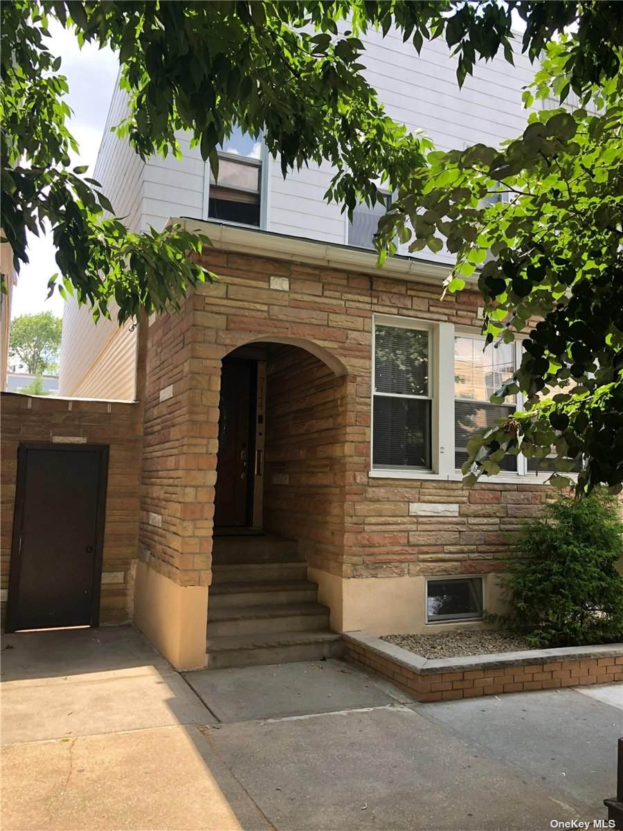 71-44 67 Place - Photo 1