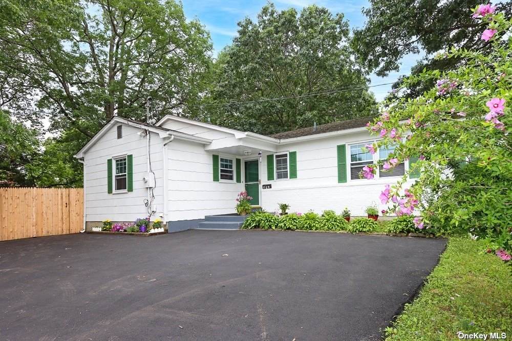 882 Union Blvd - Photo 1