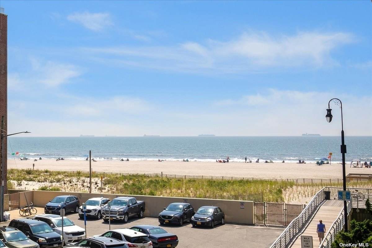 25 Neptune Boulevard - Photo 1