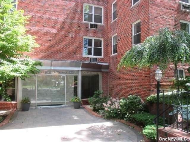 185 Middleneck Road - Photo 1