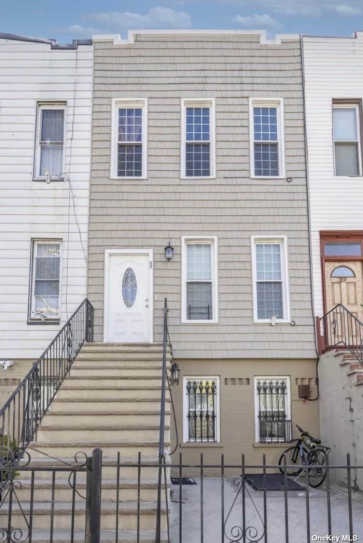 27 Roosevelt Place - Photo 1