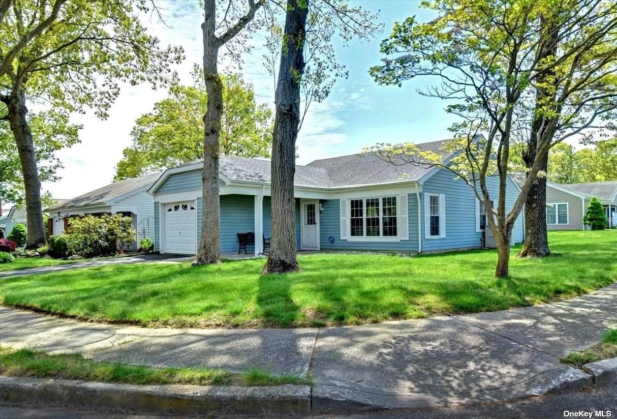 472 Stratford Lane - Photo 1