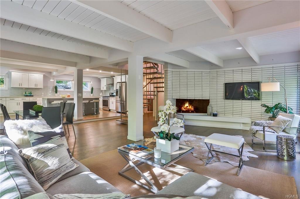 426 Pinebrook Boulevard - Photo 1