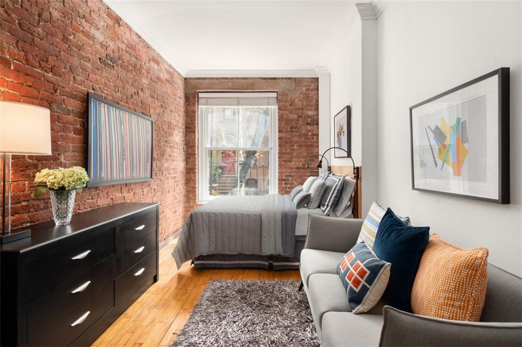 77 Perry Street - Photo 1