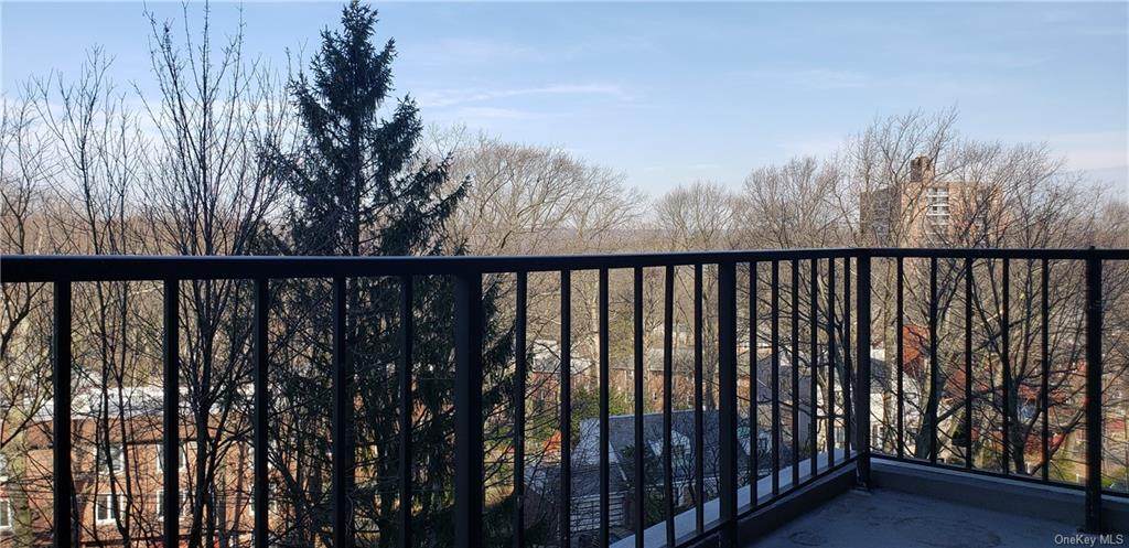 4555 Henry Hudson Parkway - Photo 1