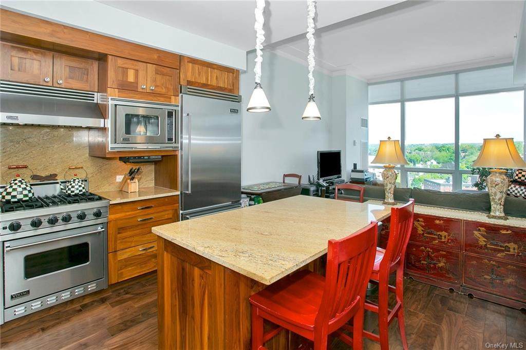 5 Renaissance Square - Photo 1
