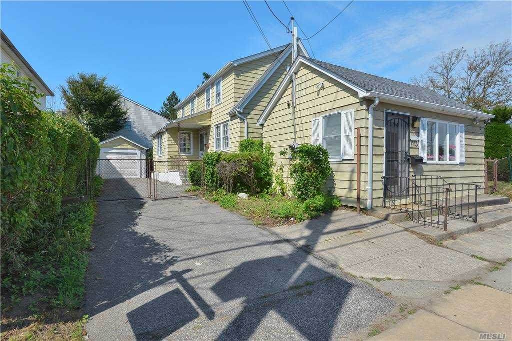 837 Willis Avenue - Photo 1