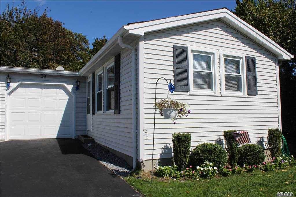20 Greenwood Boulevard - Photo 1