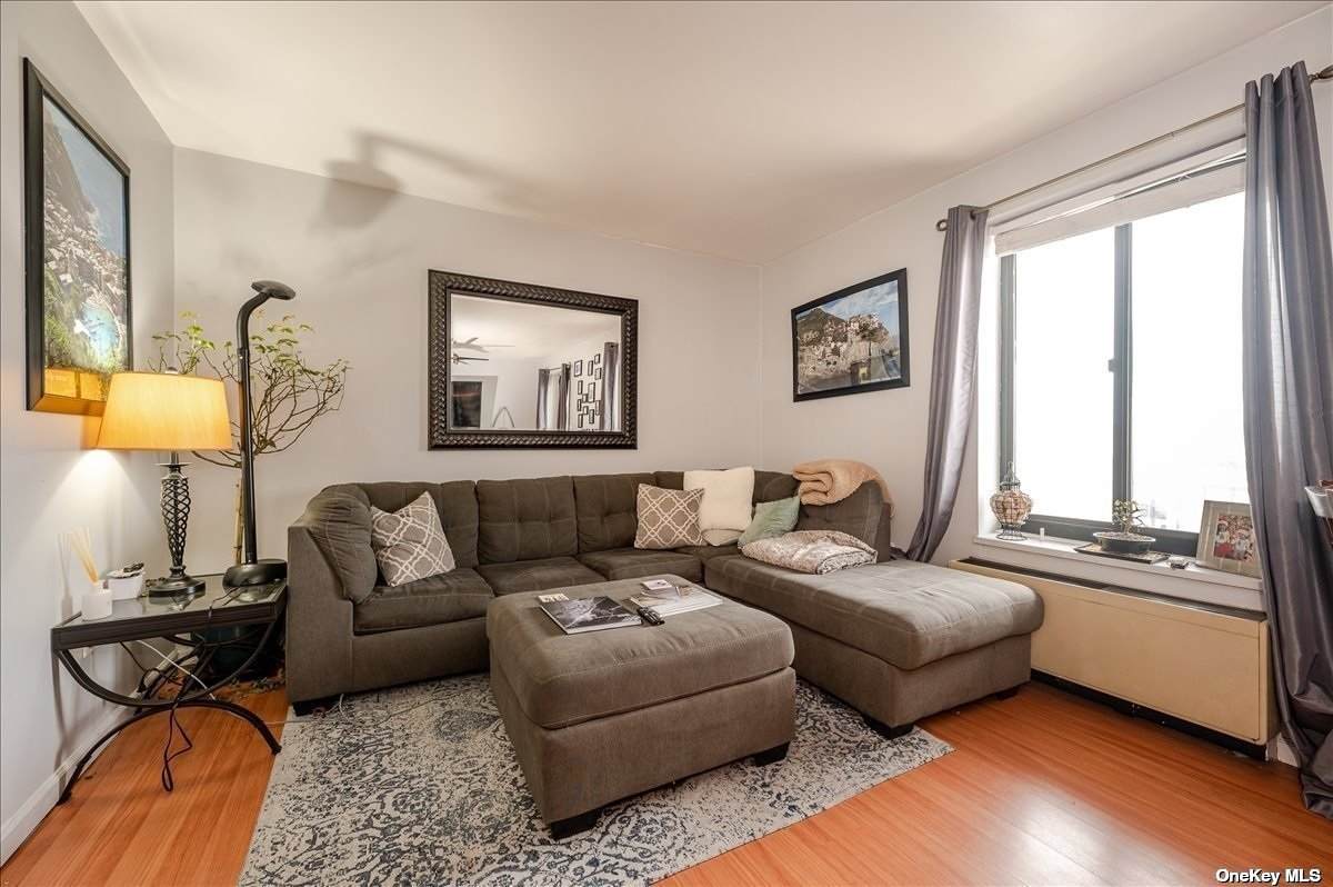100 Broadway - Photo 1