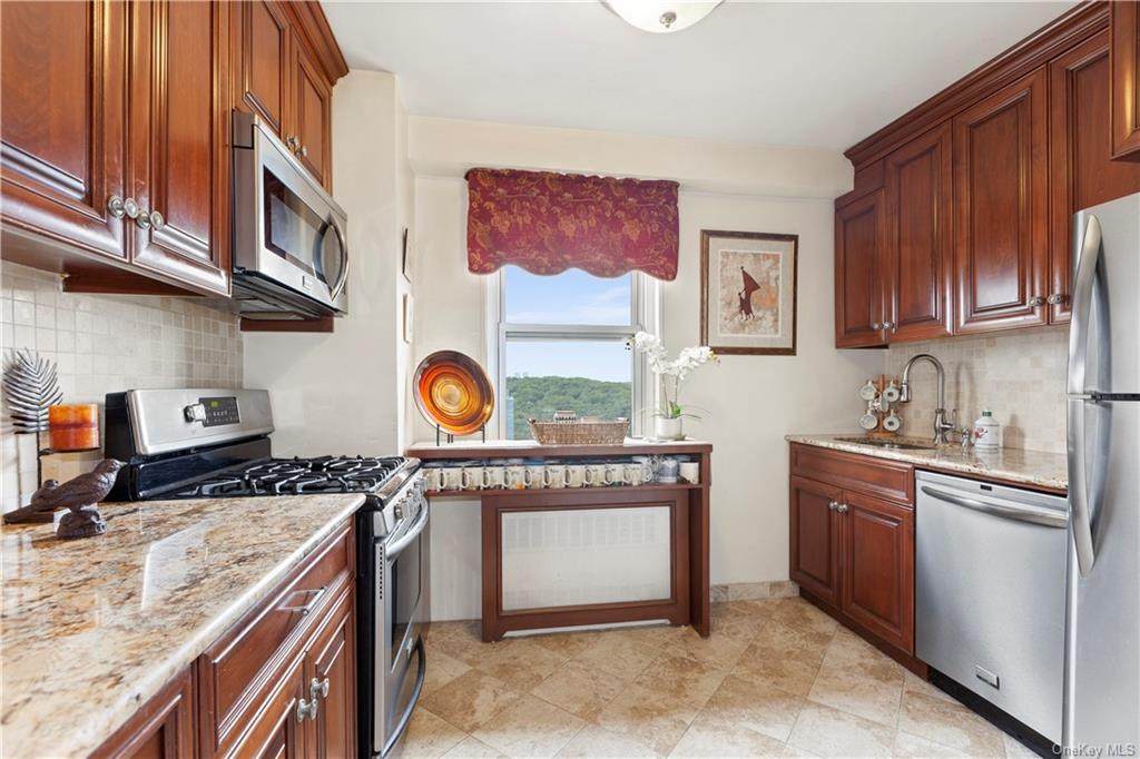555 Kappock Street - Photo 1
