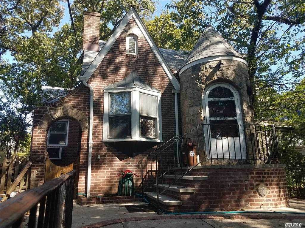 87-11 Santiago Street - Photo 1