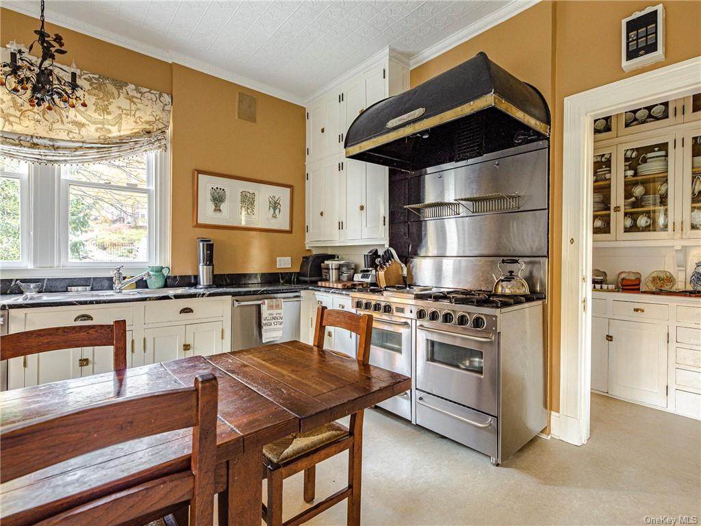 119 Broadway - Photo 1