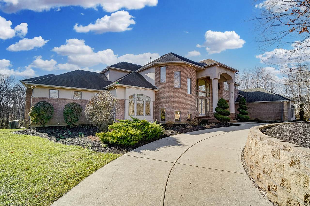 4333 Pine Tree Place - Photo 1