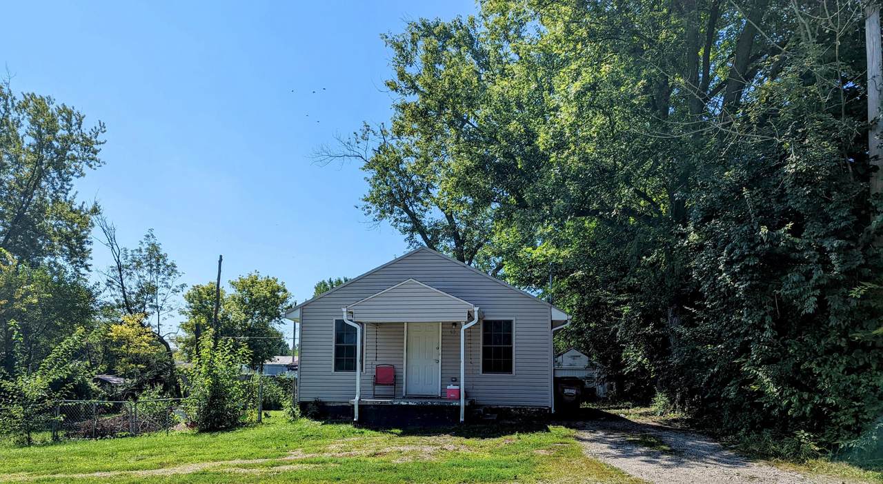 633 Neosha Avenue - Photo 1