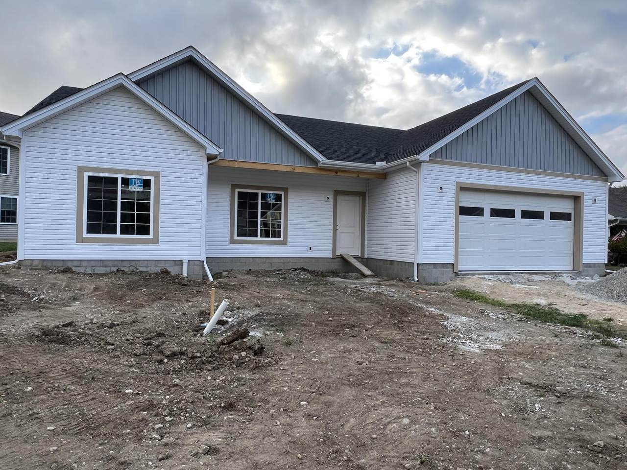 607 Colony Trail - Photo 1