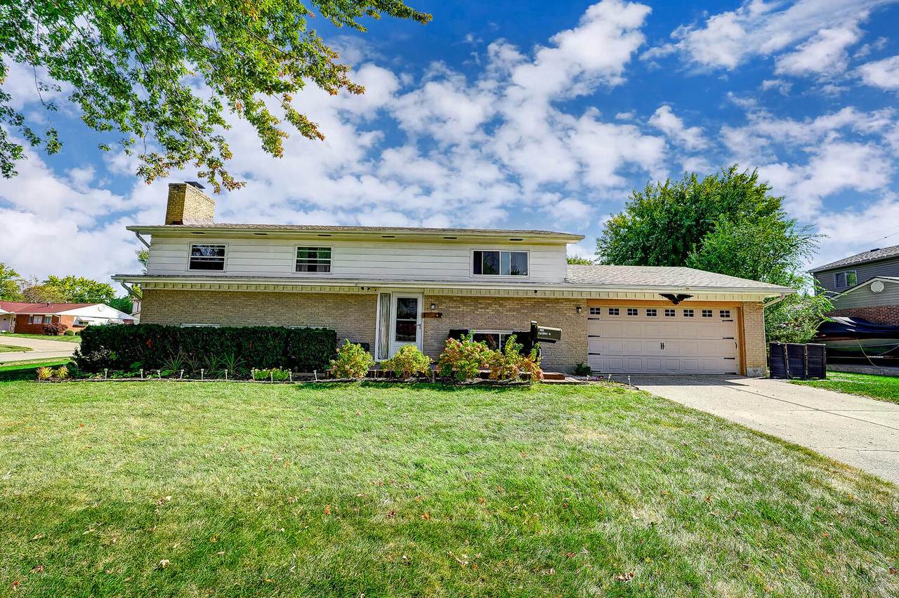 700 Crestmont Drive - Photo 1