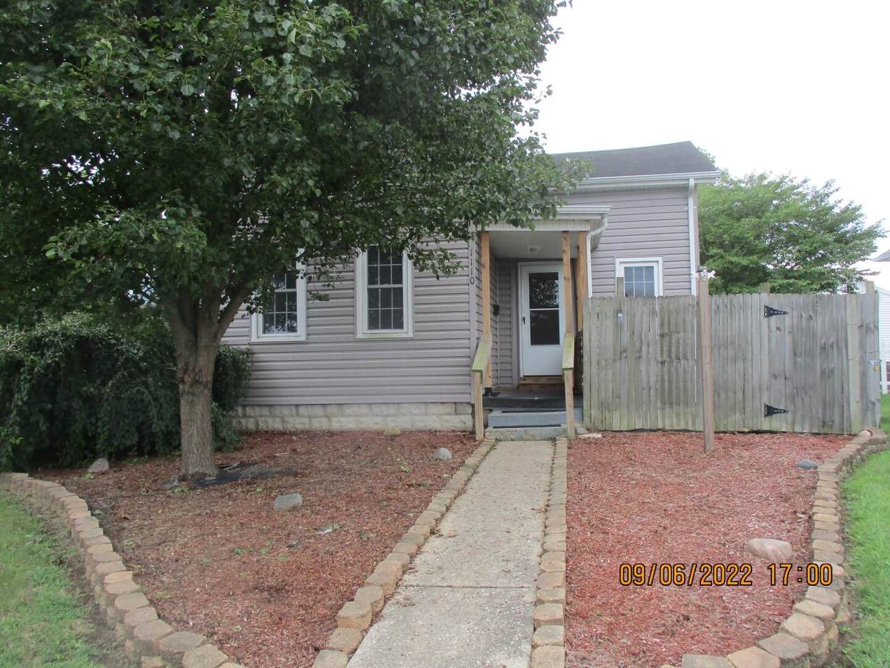 1110 Walker Street - Photo 1