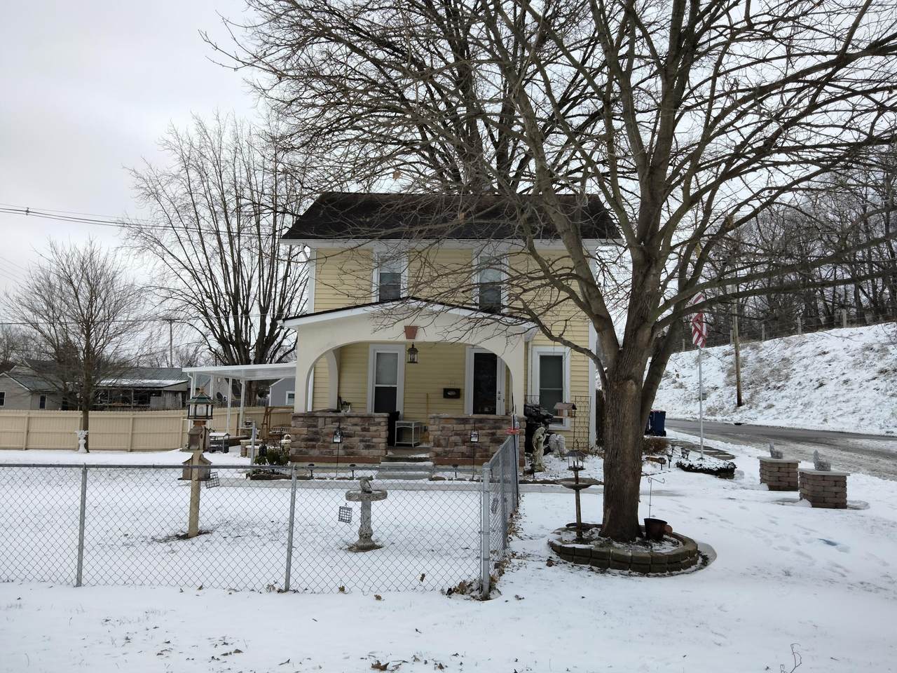 993 Forest Avenue - Photo 1