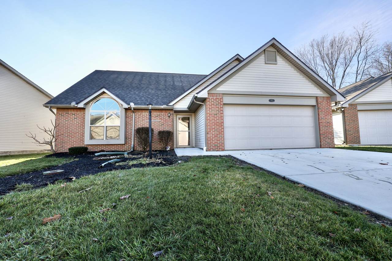 452 Woodside Place - Photo 1