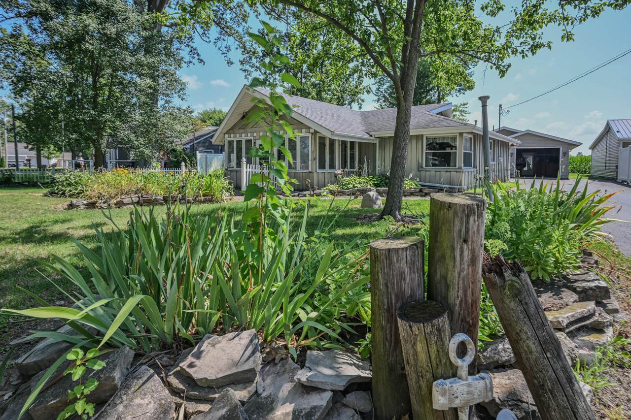 9682 Eastwood Drive - Photo 1