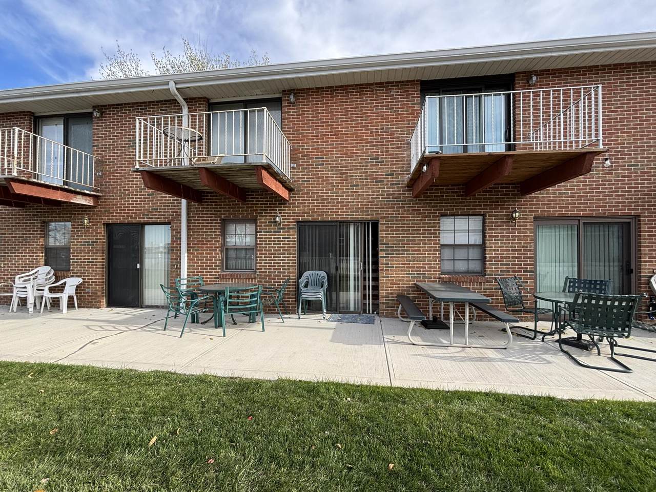 222 Warren Avenue - Photo 1