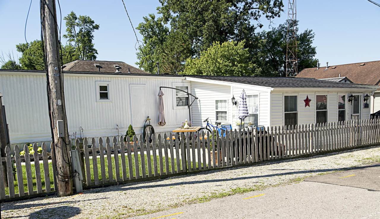 9721 Mauger Avenue - Photo 1