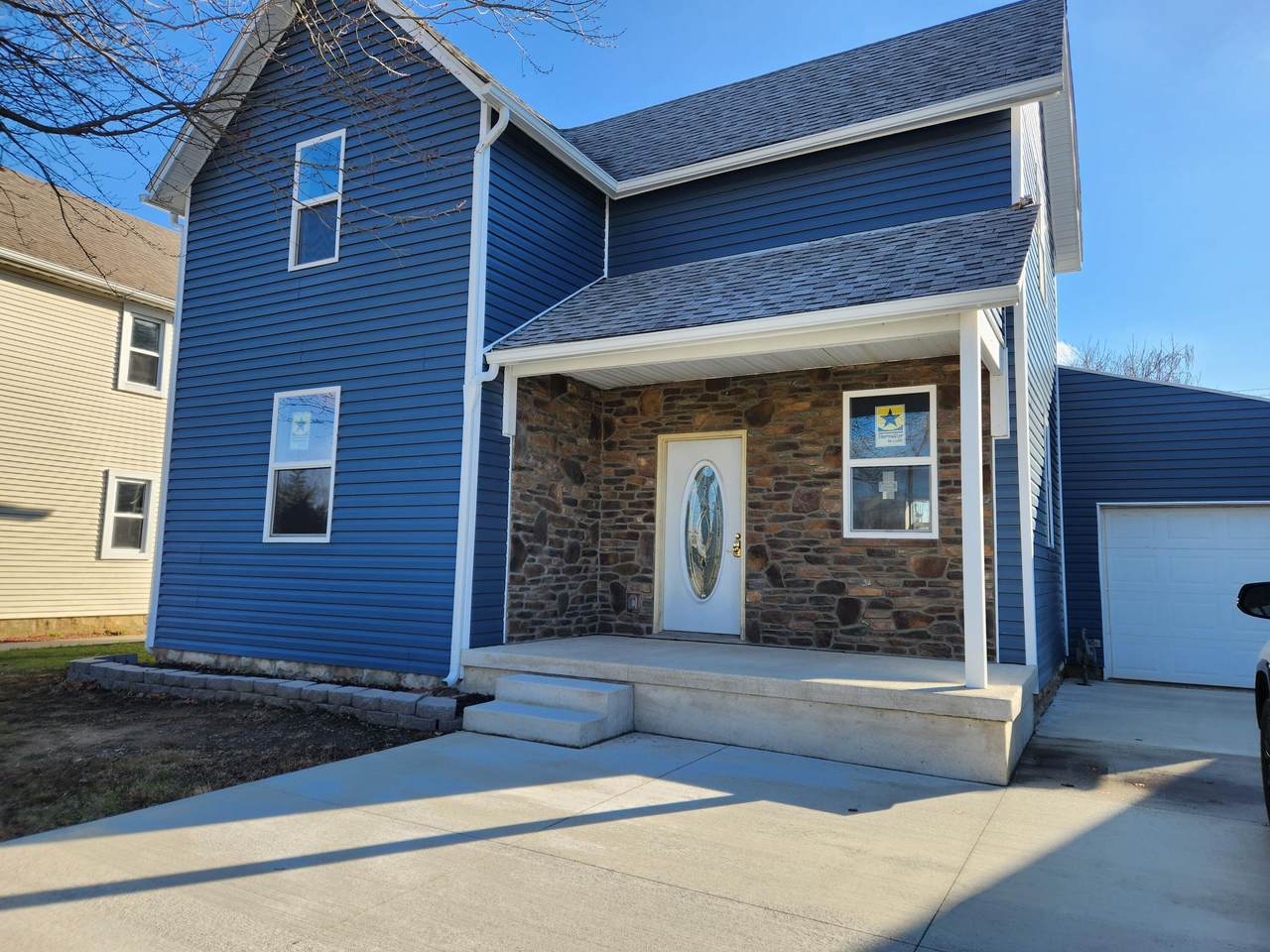 909 Spring Street - Photo 1