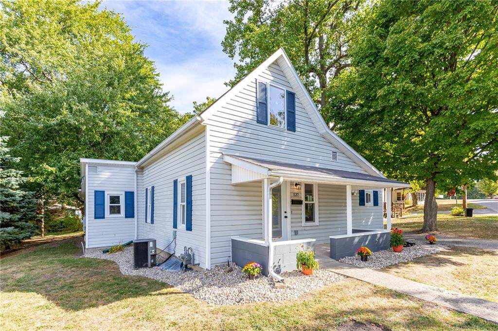 537 Center Avenue - Photo 1