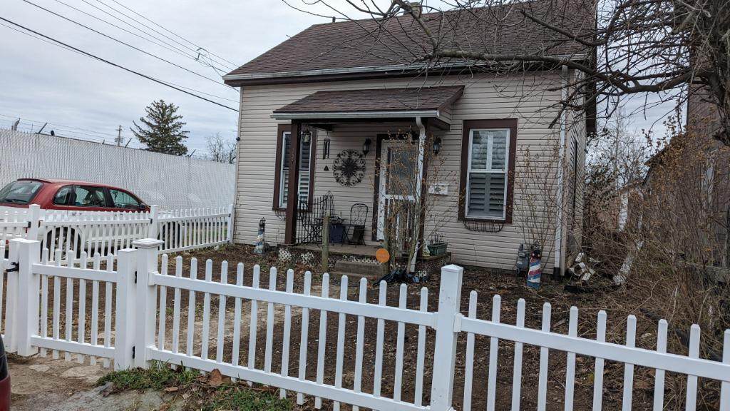 1371 Klobdenz Avenue - Photo 1
