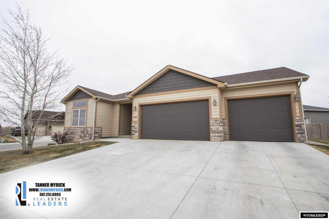 949 Cornwall - Photo 1