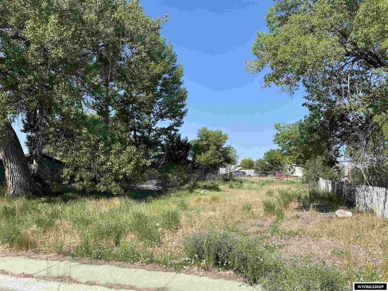 624 4th St W - Photo 1