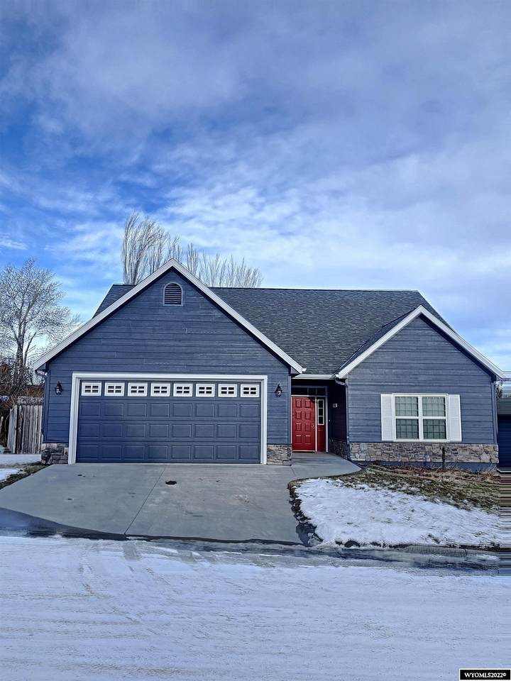 903 Delaware Drive - Photo 1