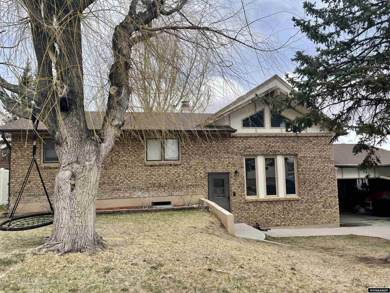 221 Cherokee Drive - Photo 1