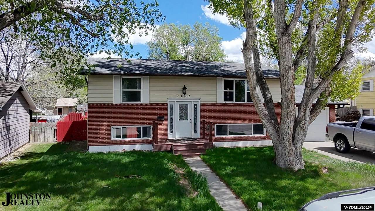 1401 Ivy Lane - Photo 1