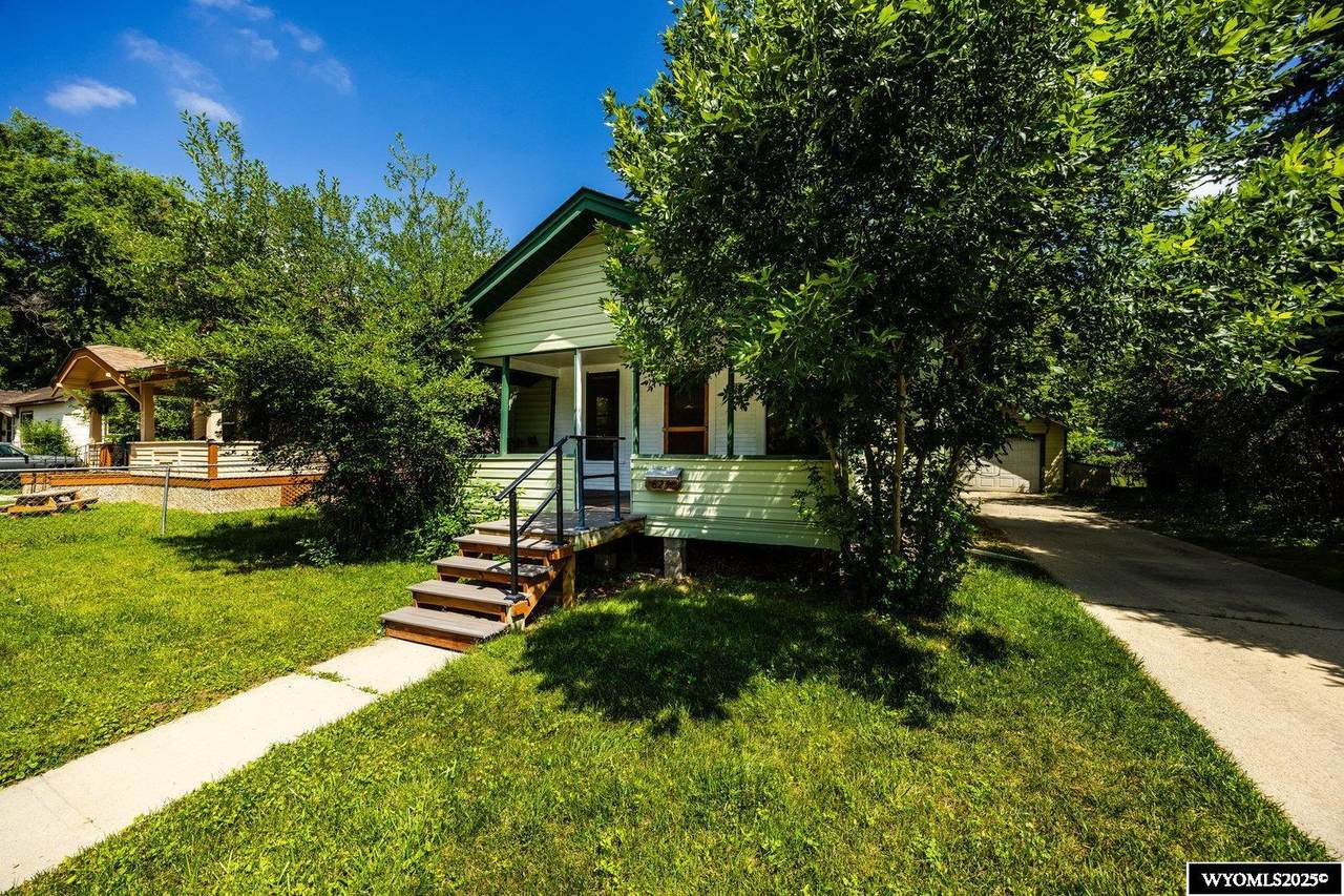 825 Loucks Street - Photo 1