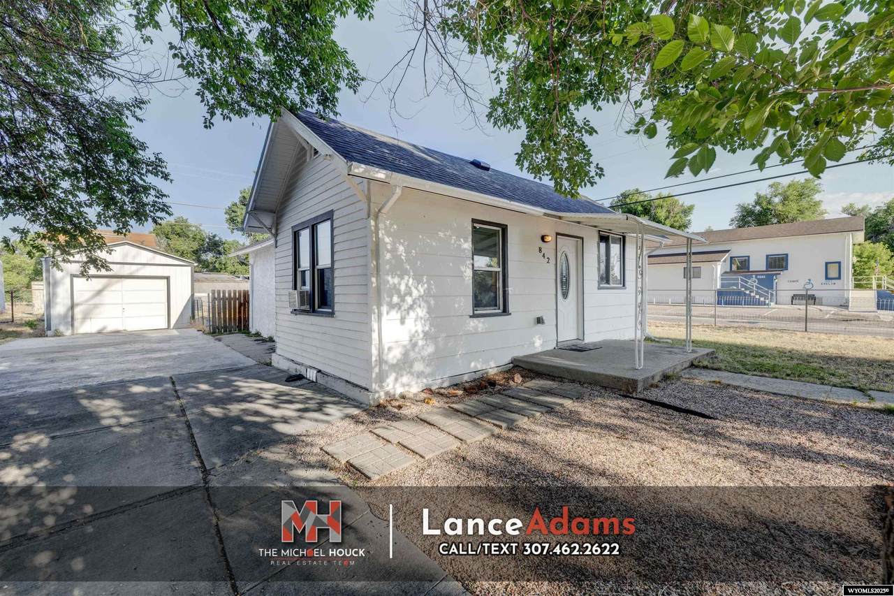 842 Grant Street - Photo 1