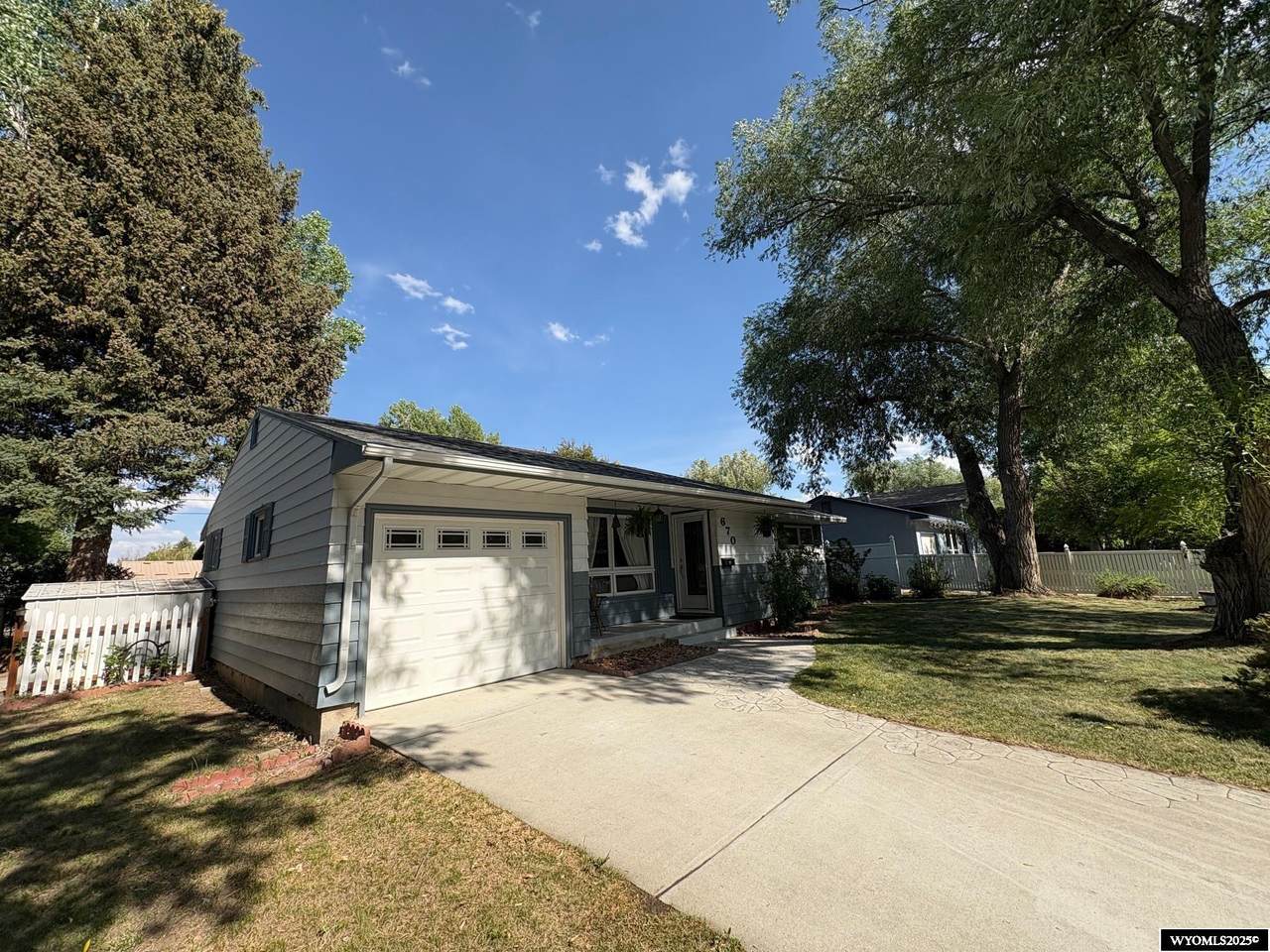 670 9th St - Photo 1