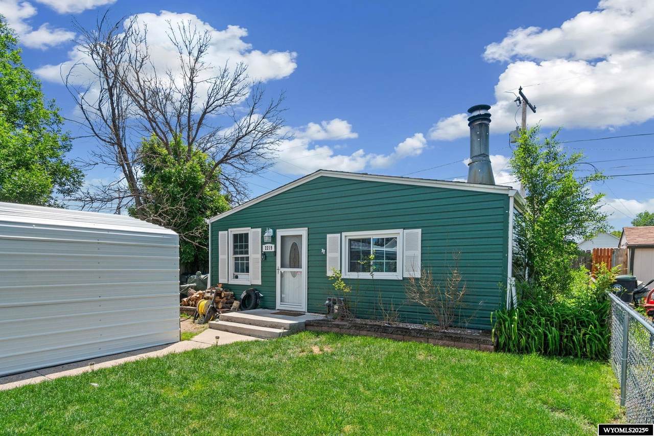 2219 11th St - Photo 1