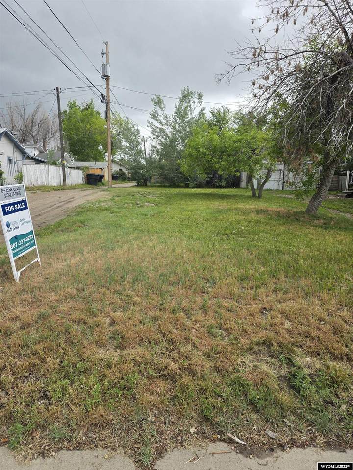 925 13th St - Photo 1