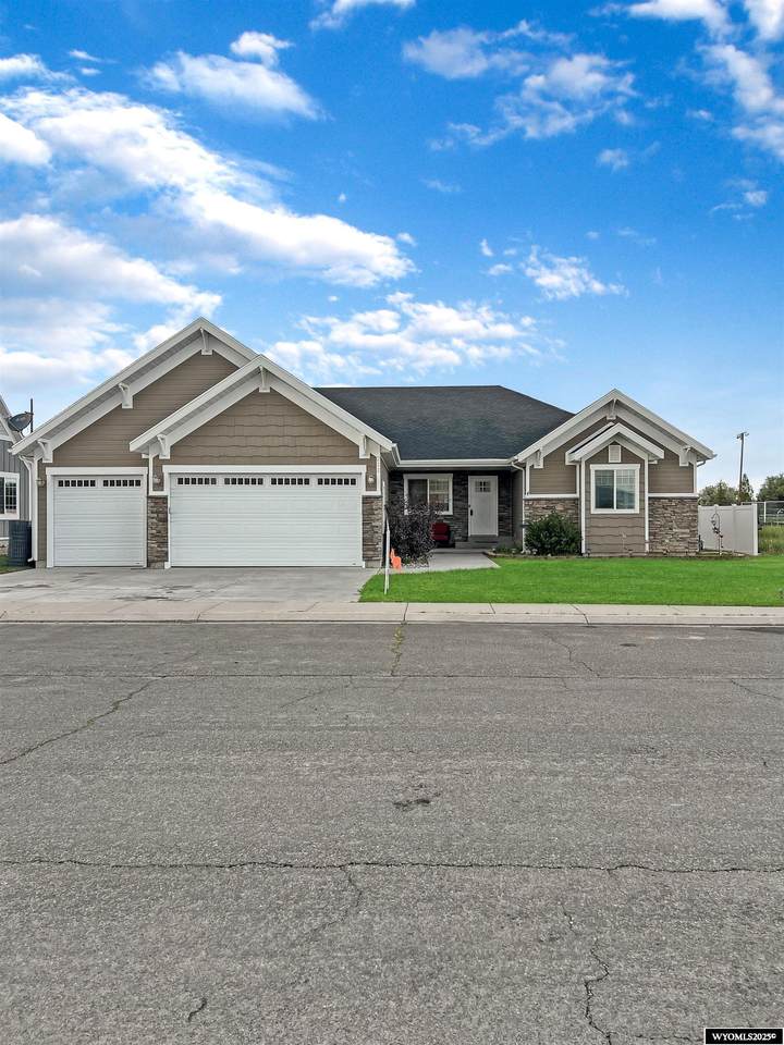 211 Connors Way - Photo 1