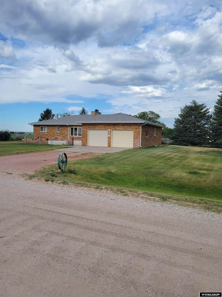 218 Crest Drive - Photo 1