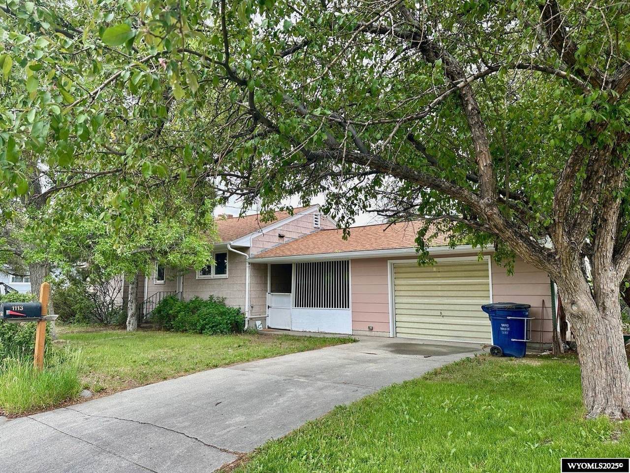 1113 Fairview Drive - Photo 1