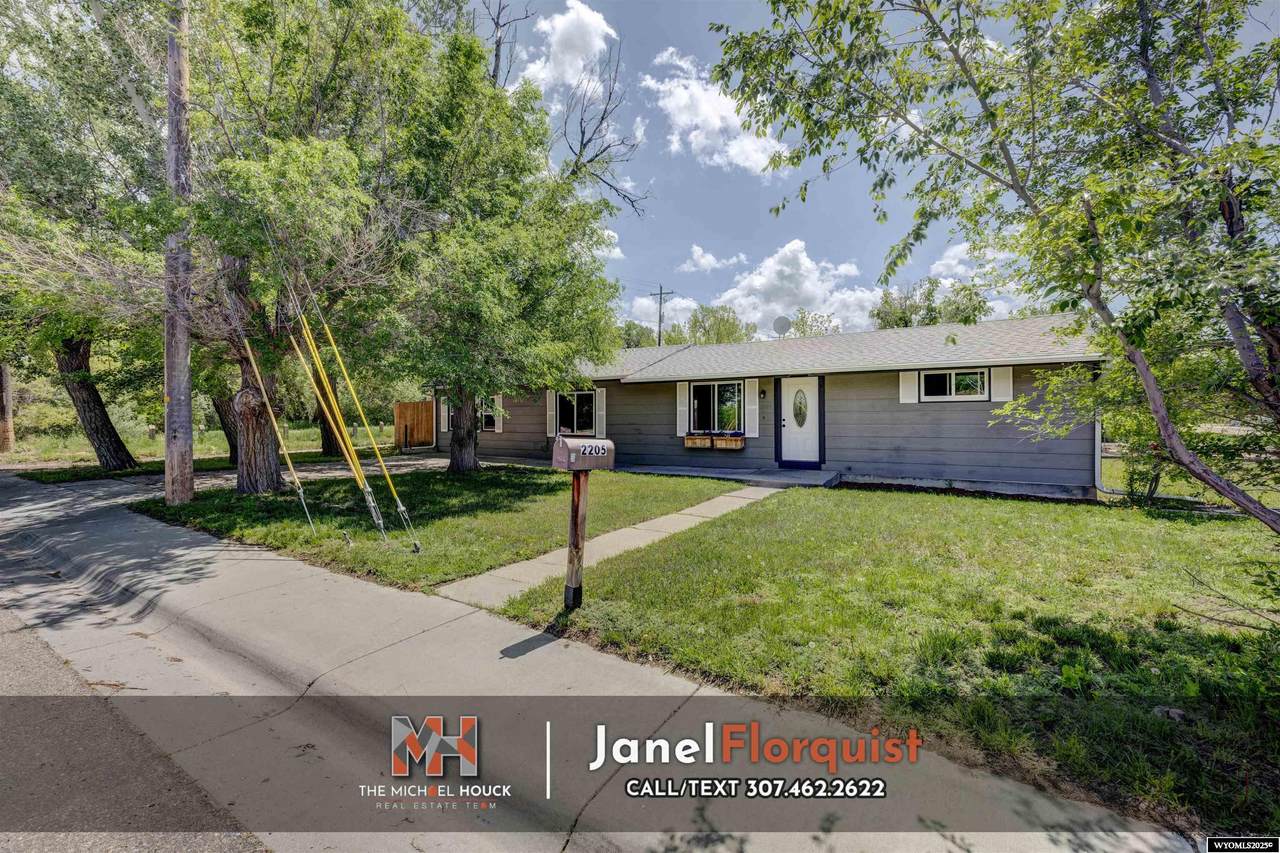 2205 15th St - Photo 1