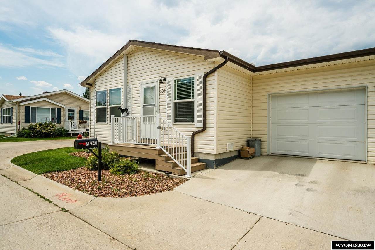 306 G Street - Photo 1