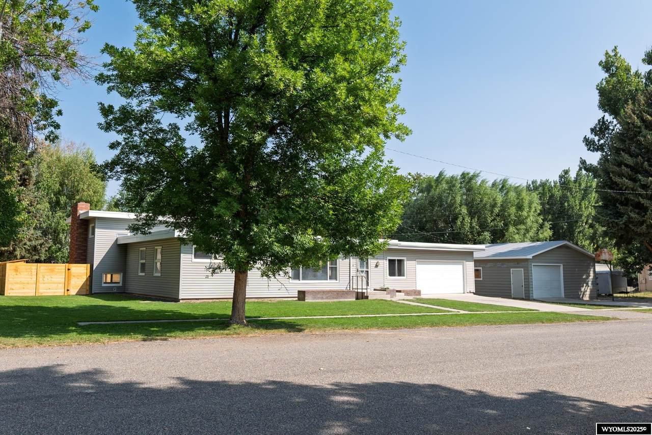 618 Montana Ave - Photo 1