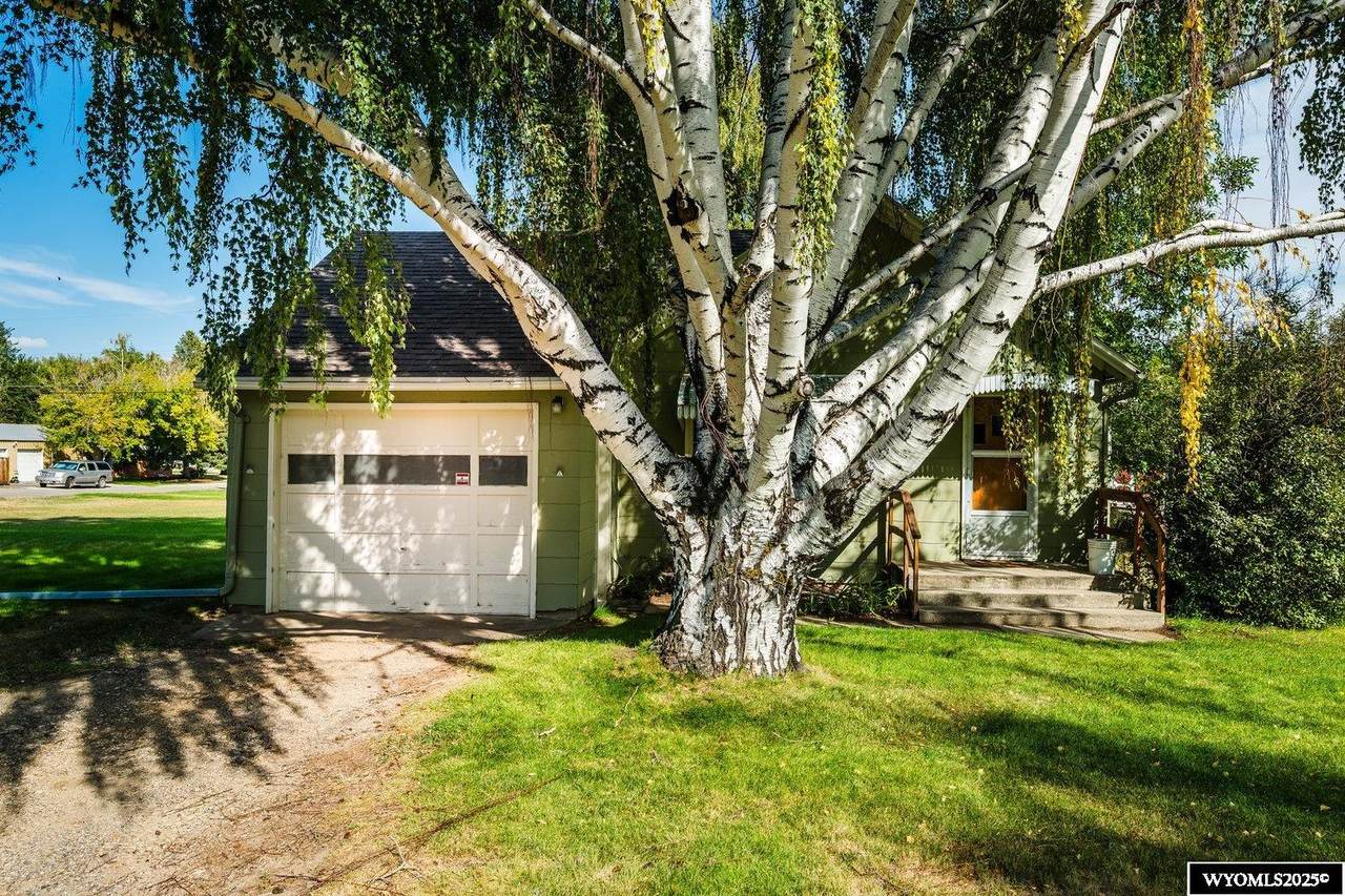 579 Desmet Avenue - Photo 1