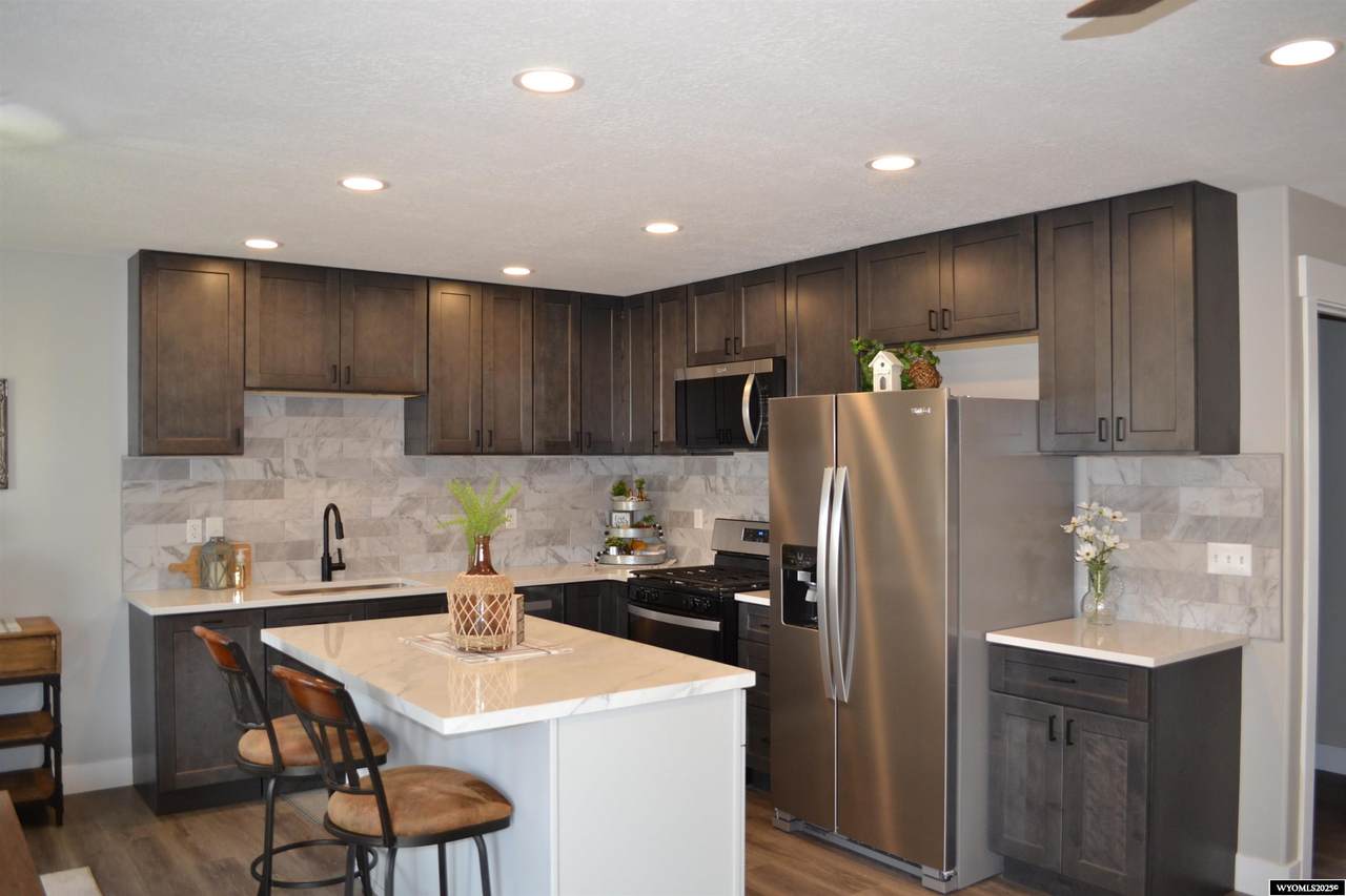 219 East St N - Photo 1