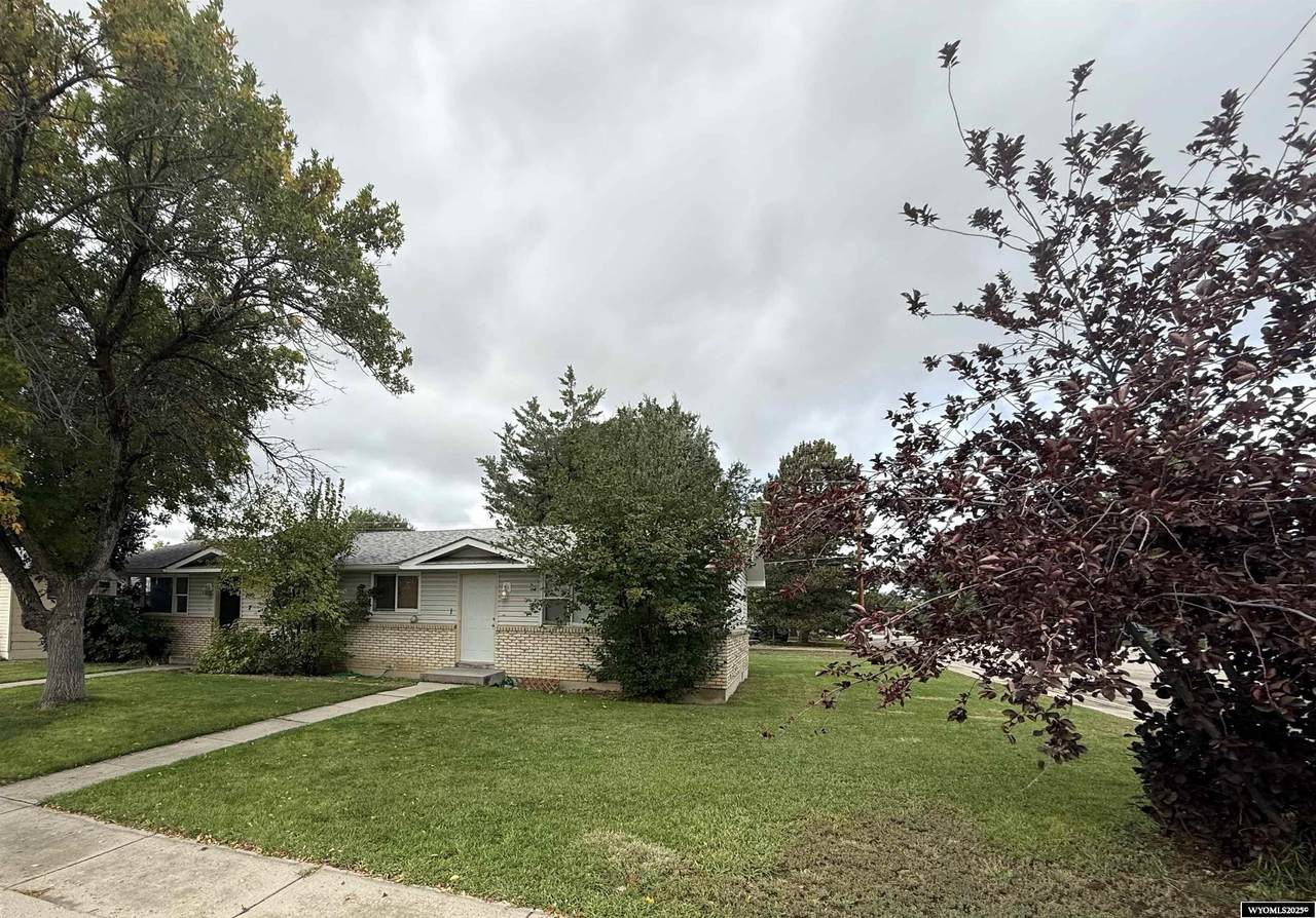 700 10th Street - Photo 1