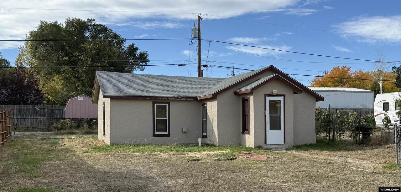 528 Davis Street - Photo 1